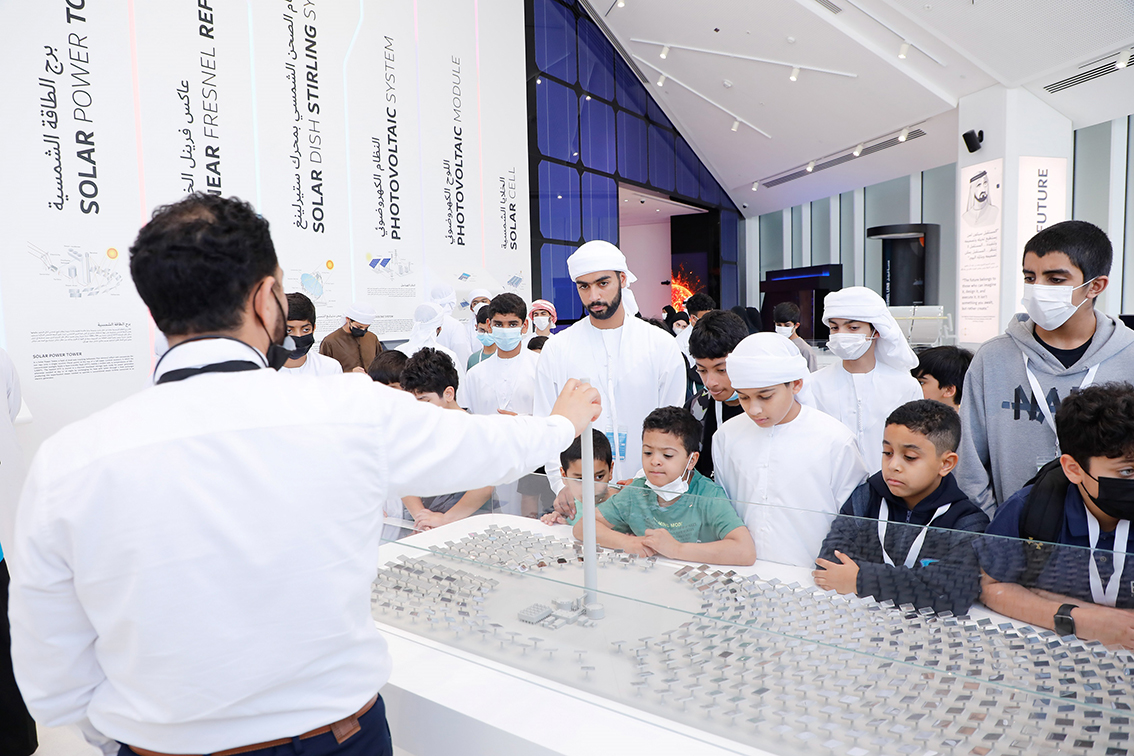 DEWA’s Innovation Centre receives a student delegation from Watani Al Emarat Foundation