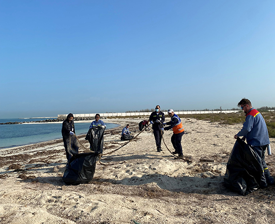 EGA volunteers clean up Al Taweelah beach ahead of turtle nesting season