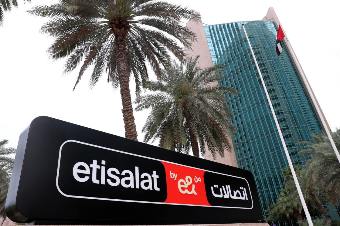 etisalat by e& complete the world’s first trial for large capacity transmission network