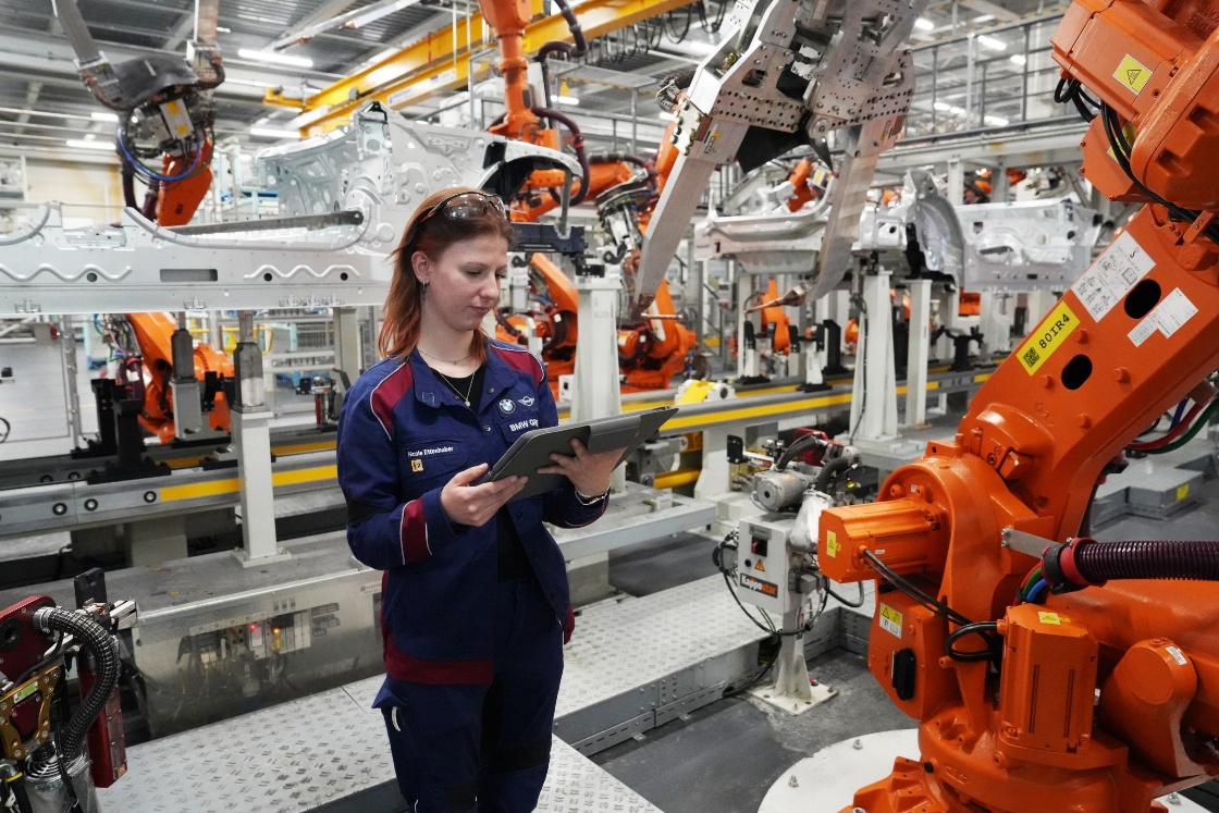 How AI helps maintain manufacturing equipment