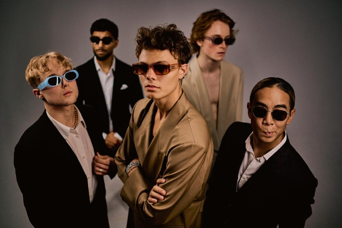 Fresh Acts and Festive Energy at City Walk Unplugged