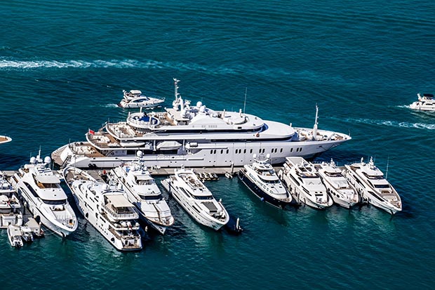 UAE Launches Simplified Protocol to Ease the Movement of Foreign Yachts Between Abu Dhabi and Dubai